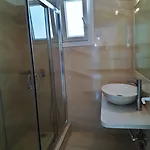 Charissi מלון 3*